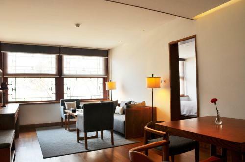 Qiwanglou Hotel