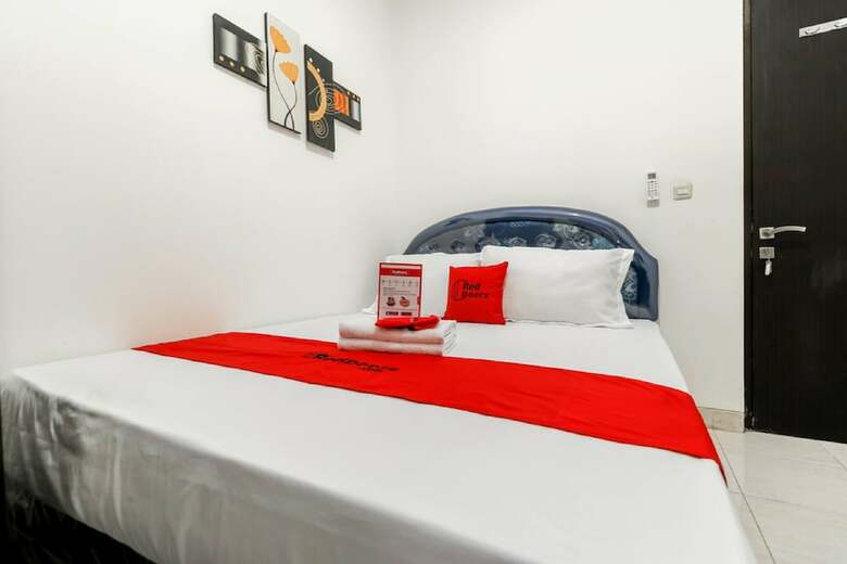 Hotel Reddoorz Plus Near Trisakti University
