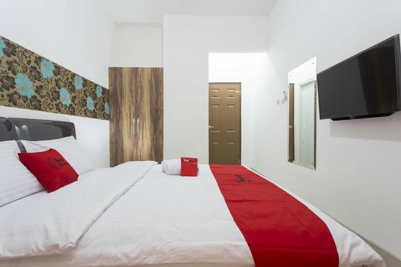 Hotel Reddoorz Plus @ Boulevard Residence Bsd