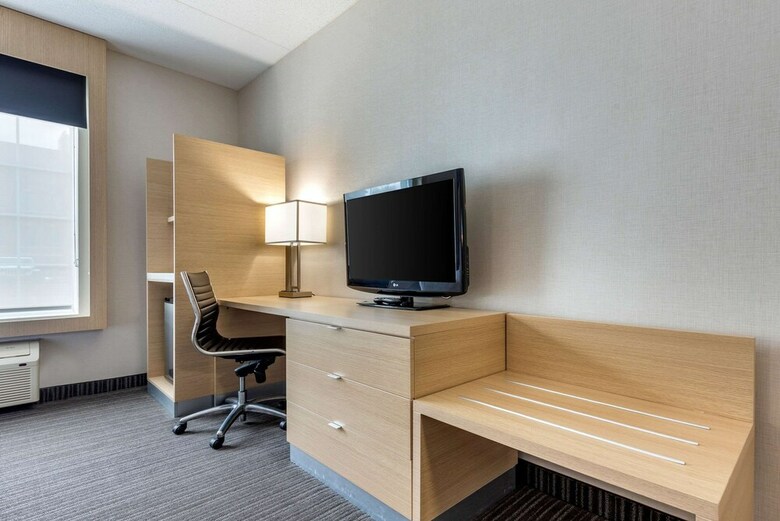 Hotel Quality Inn & Suites