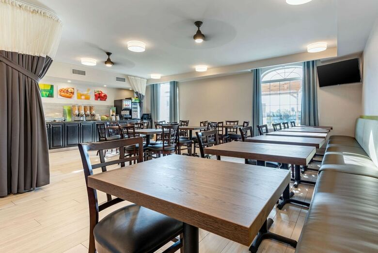 Hotel Quality Inn & Suites