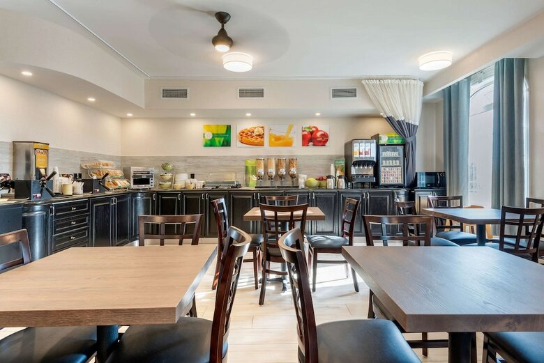 Hotel Quality Inn & Suites