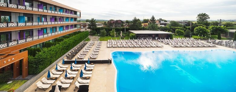 Sky Blue Hotel & Spa