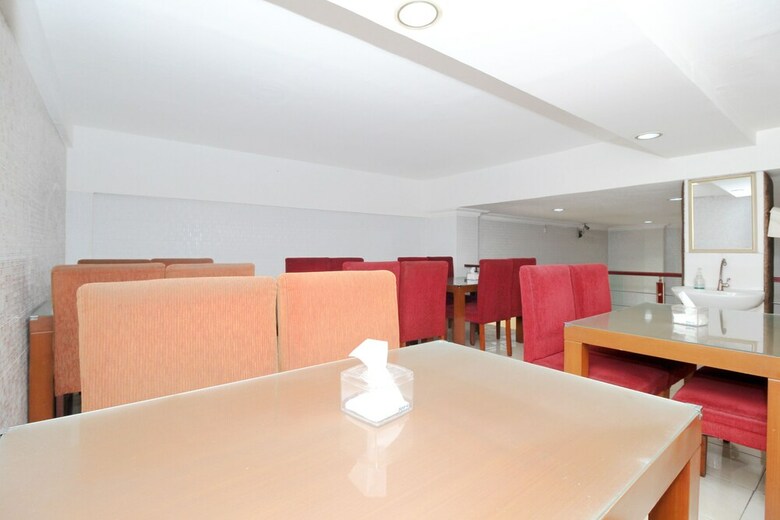 Hotel Airy Tegalsari Kedungsari 109 Surabaya