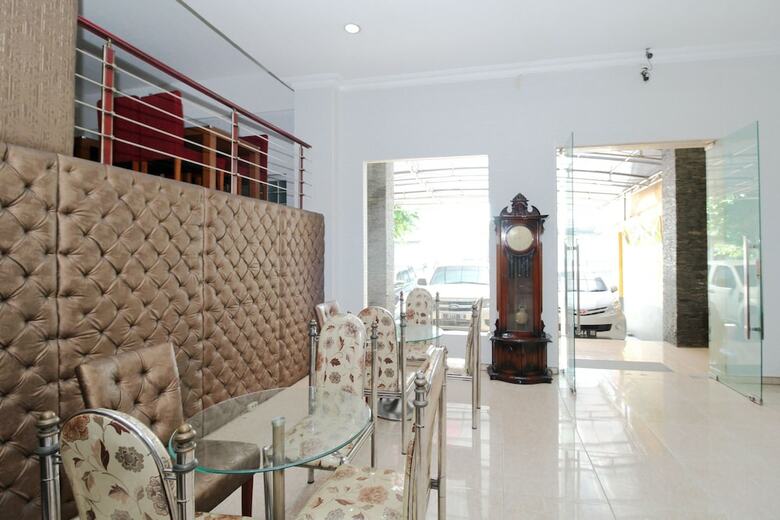 Hotel Airy Tegalsari Kedungsari 109 Surabaya