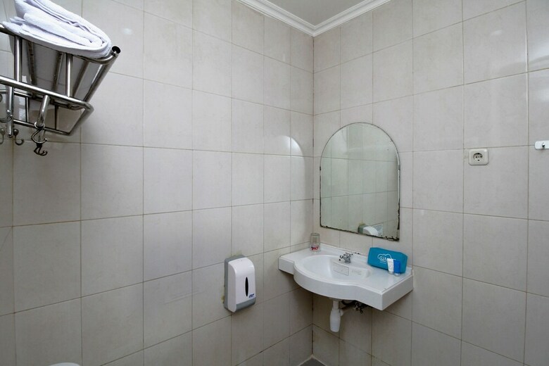 Hotel Airy Tegalsari Kedungsari 109 Surabaya