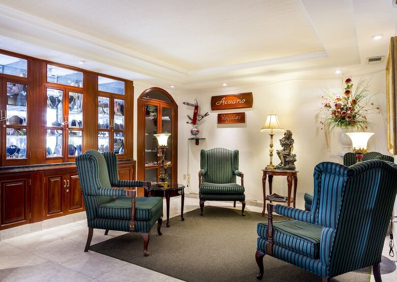 Hotel & Suites Aliana
