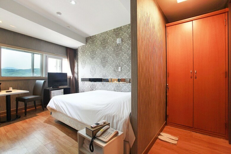 J Hotel