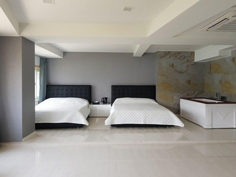 J Hotel
