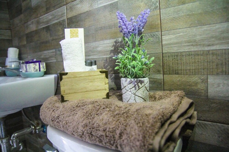 Bed & Breakfast V And G Suites Limay