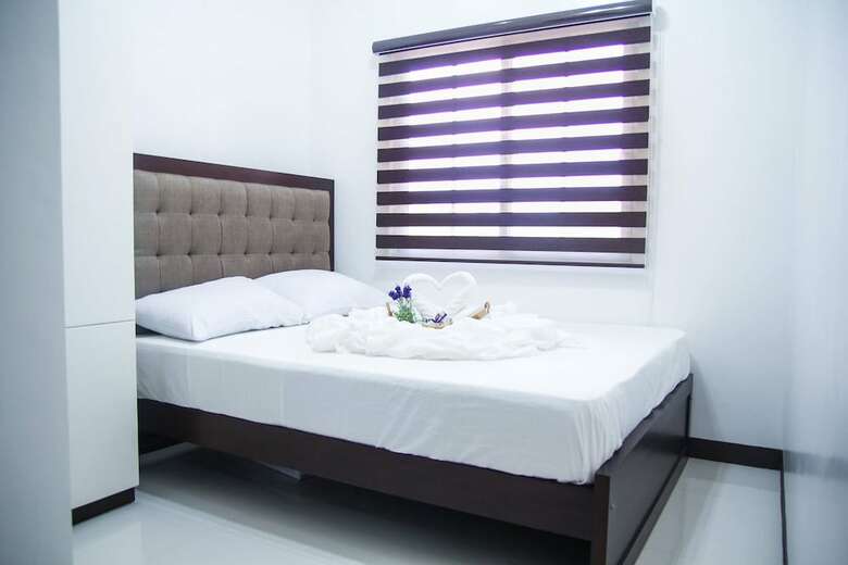 Bed & Breakfast V And G Suites Limay