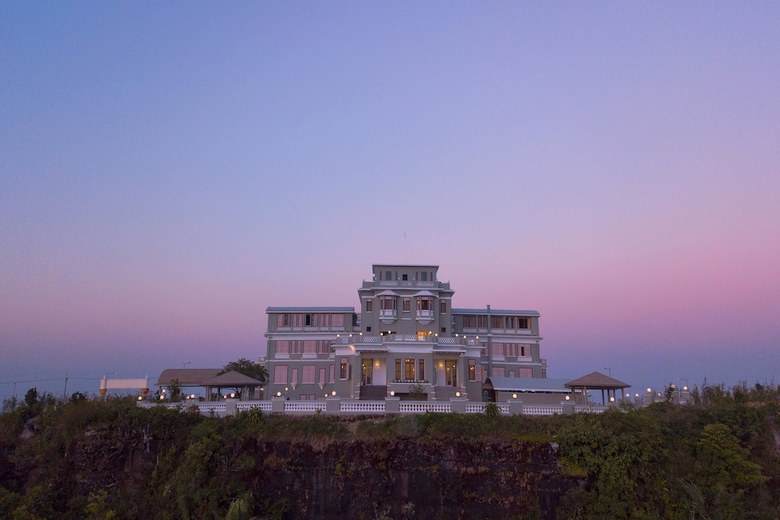 Hotel Le Bokor Palace