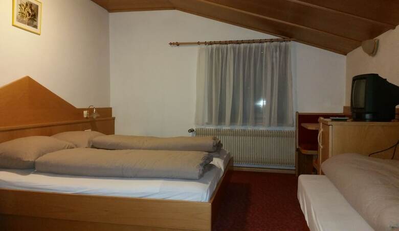 Hotel & Camping Gisser