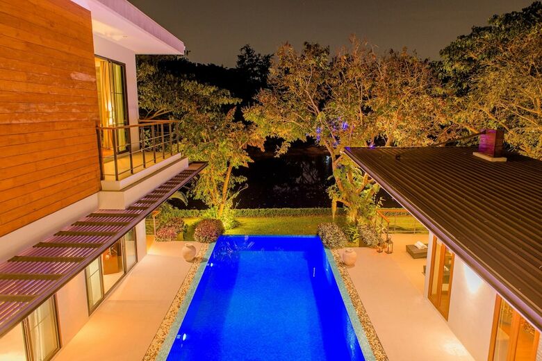 Moin Lakeside Pool Villa Chiangmai