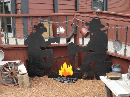Posada Old Towne Inne Chuckwagon Bar & Grill