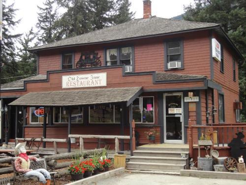 Posada Old Towne Inne Chuckwagon Bar & Grill