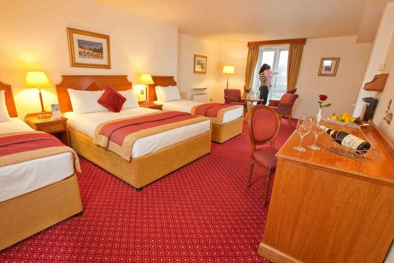Hodson Bay Hotel