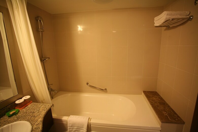 Adonis Hotel