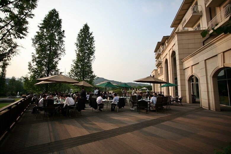 Adonis Hotel