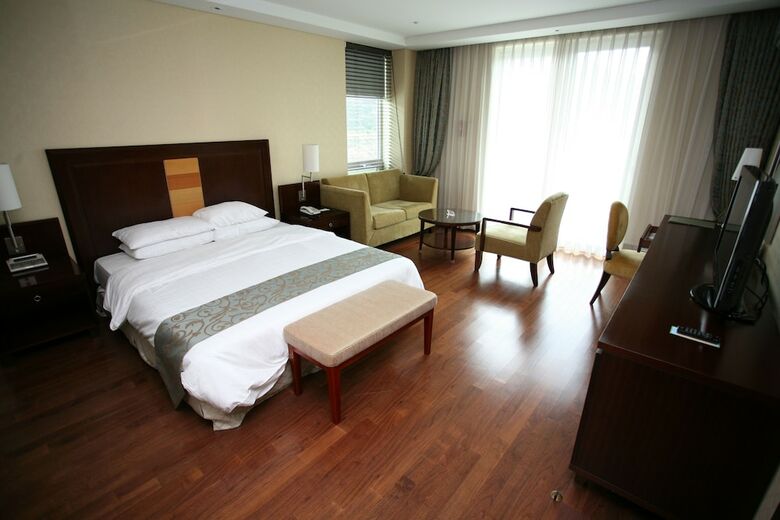 Adonis Hotel