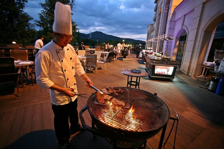 Adonis Hotel