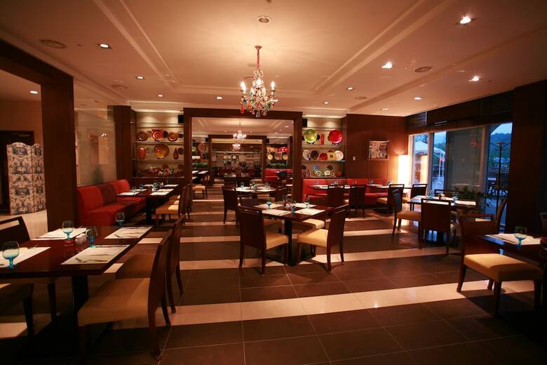 Adonis Hotel
