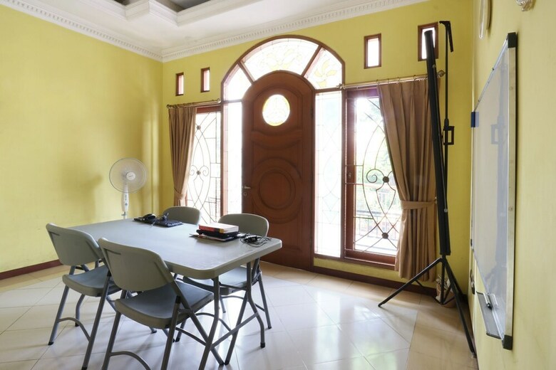 Hostal Maharani Guesthouse Tebet Syariah