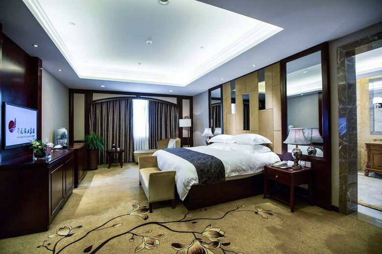 Taishun New Century Hotel