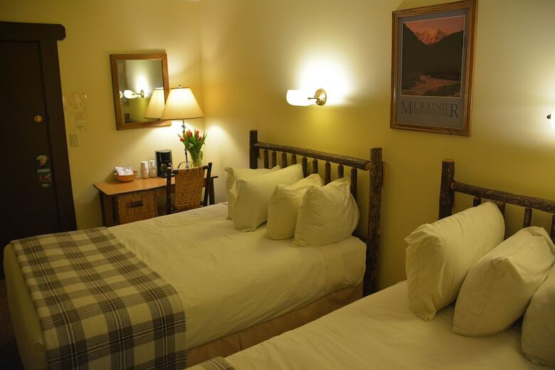 Hotel National Park Inn