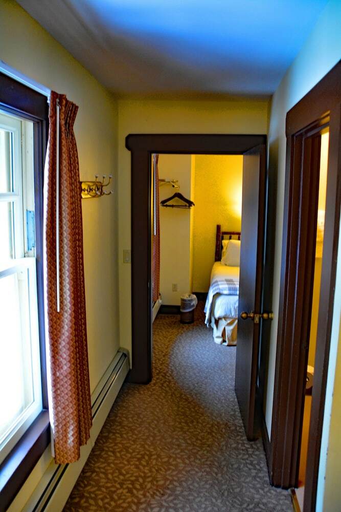 Hotel National Park Inn
