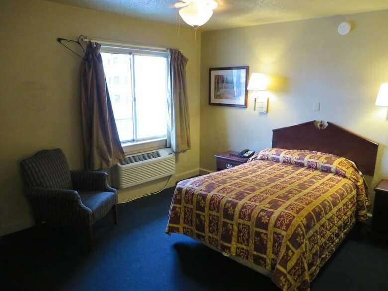 Hotel Budgetel Inn & Suites