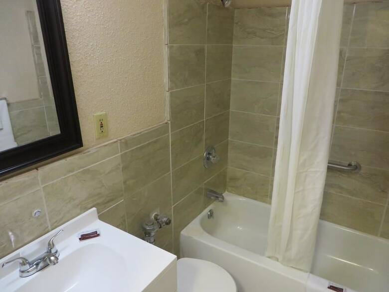 Hotel Budgetel Inn & Suites