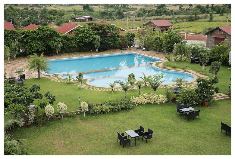 Hotel The Lohana Village Resort