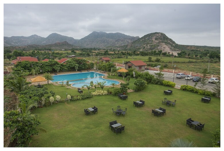 Hotel The Lohana Village Resort