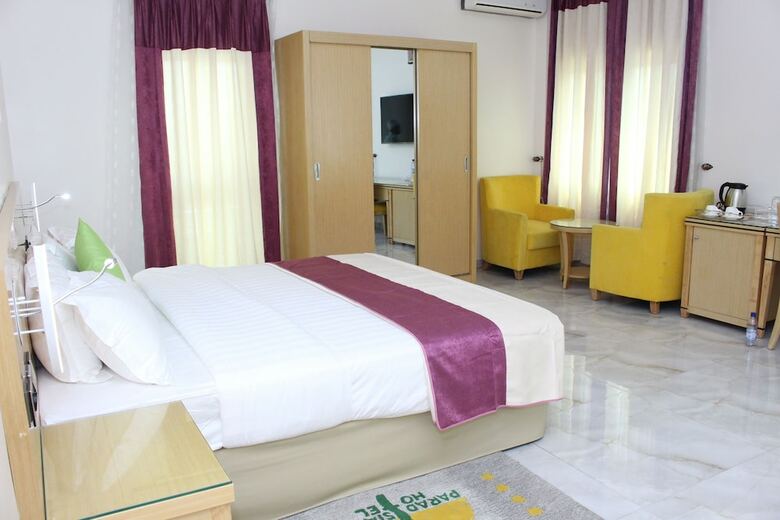 Paradisia Hotel