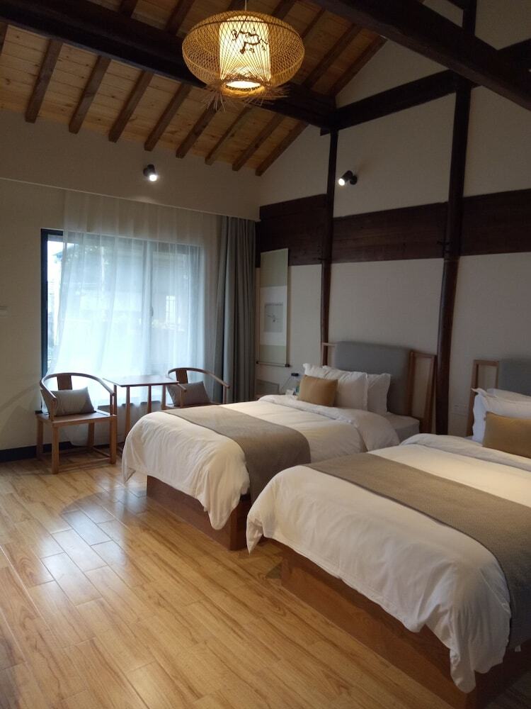 Hotel Heart Retreat. Island