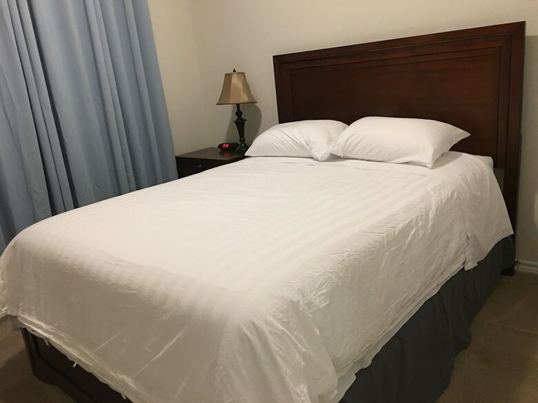 Lake Front House 4br2b In West Houston