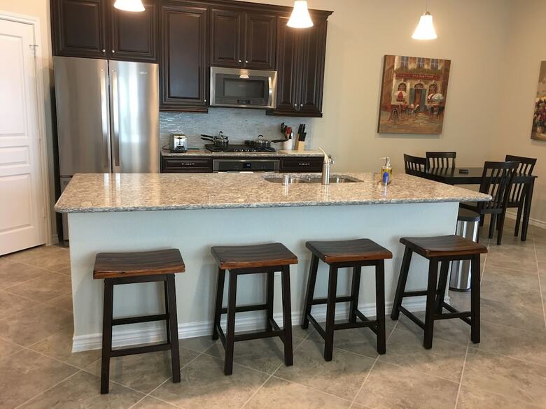 Lake Front House 4br2b In West Houston
