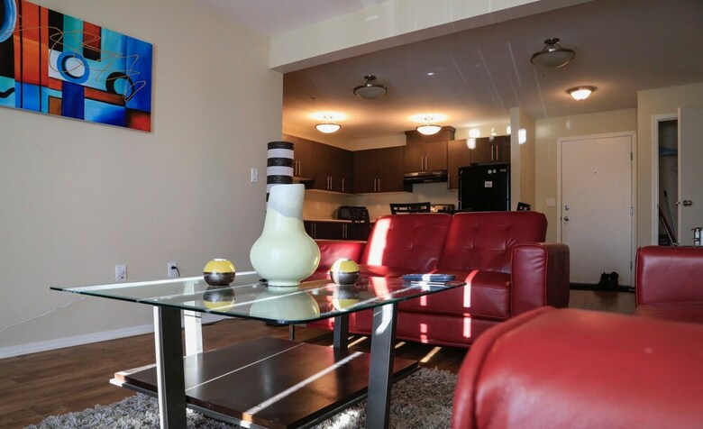 Vibrant Flat 10 Min Drive Downtown