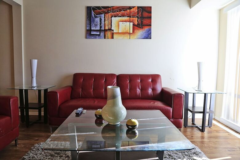 Vibrant Flat 10 Min Drive Downtown