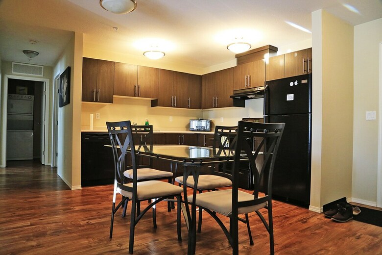 Vibrant Flat 10 Min Drive Downtown