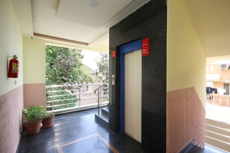 Hotel Oyo 4767 Royal Park