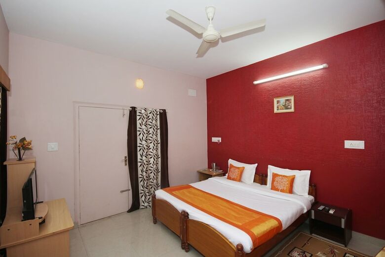 Hotel Oyo 8575 Shree Comforts