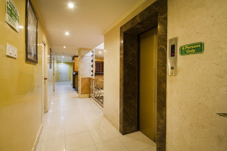 Oyo 9302 Hotel Baseraa Inn