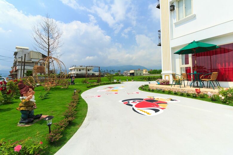 Alice Wonderland B&B