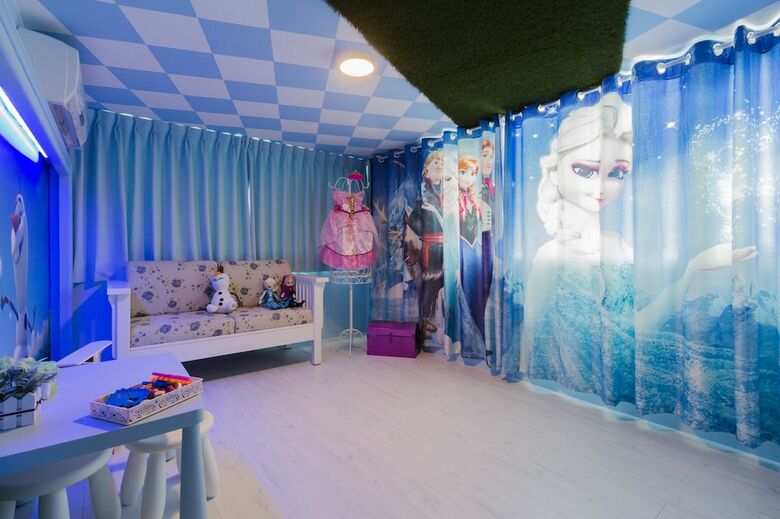 Alice Wonderland B&B