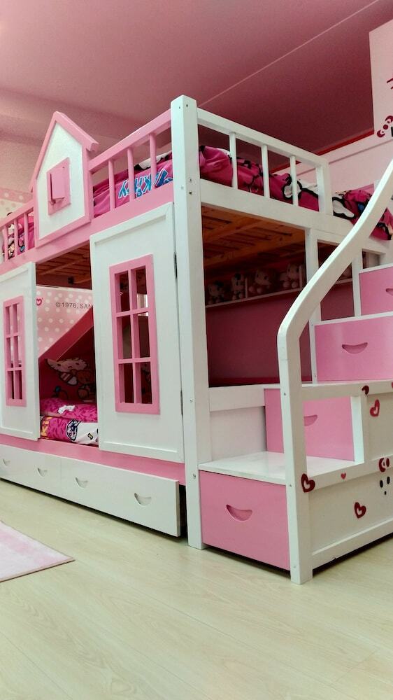 Alice Wonderland B&B