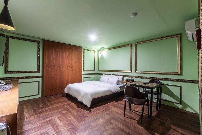 Hotel Bath