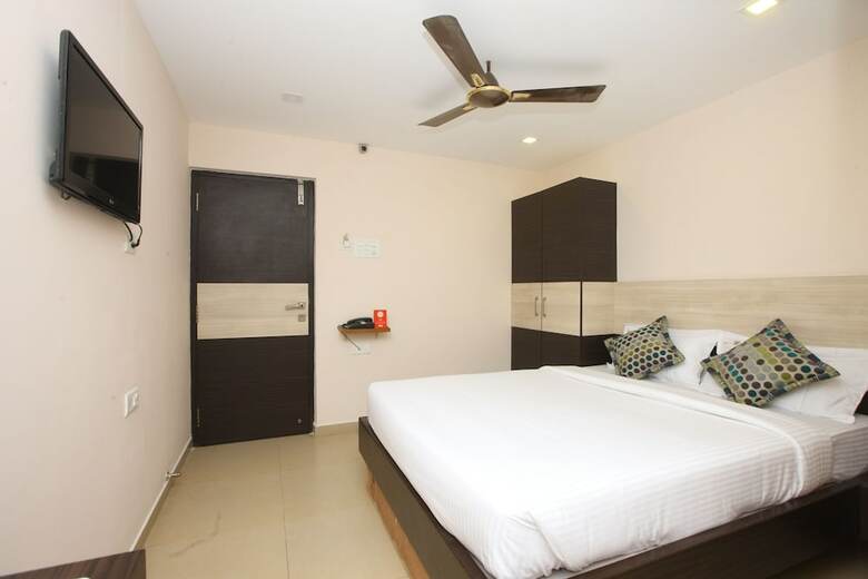 Oyo 9659 Hotel Rr Grand