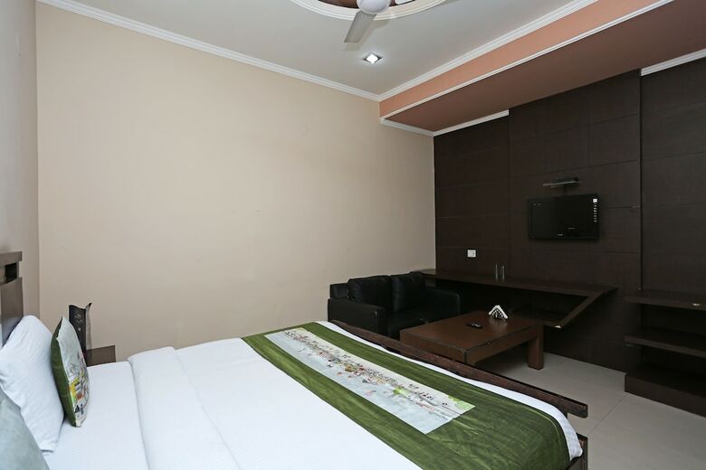 Oyo 1299 Hotel Mukut Regency